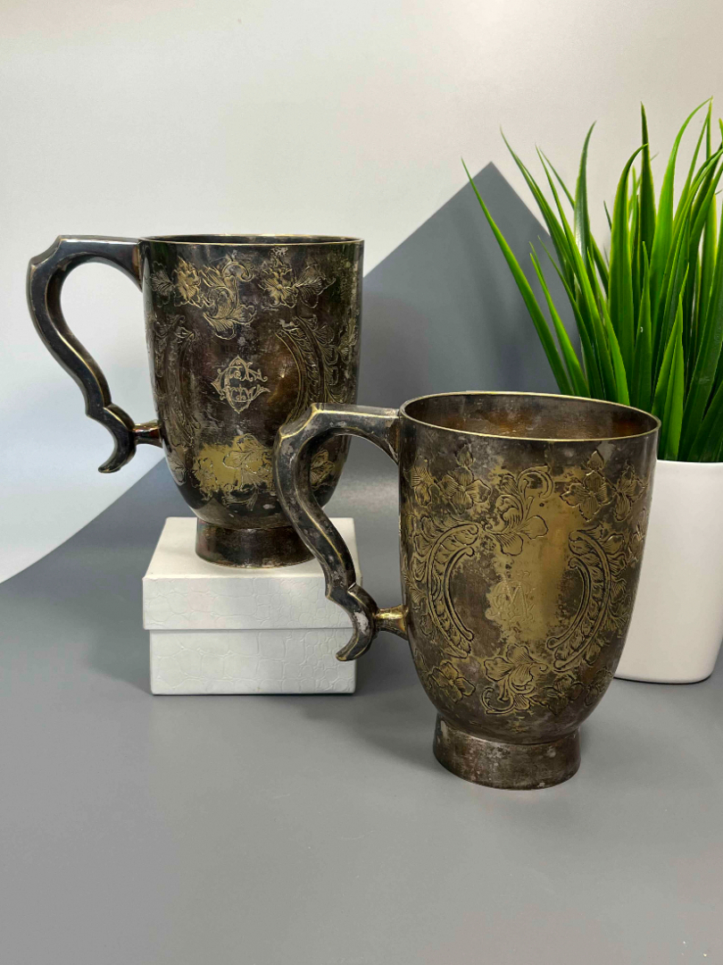 Крупная кружка из латуни с серебрением. Индия. Именная надпись и монограмма. Картинка 1